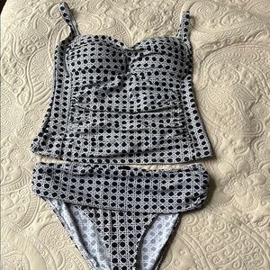 Chic Navy and White Tankini for Swim